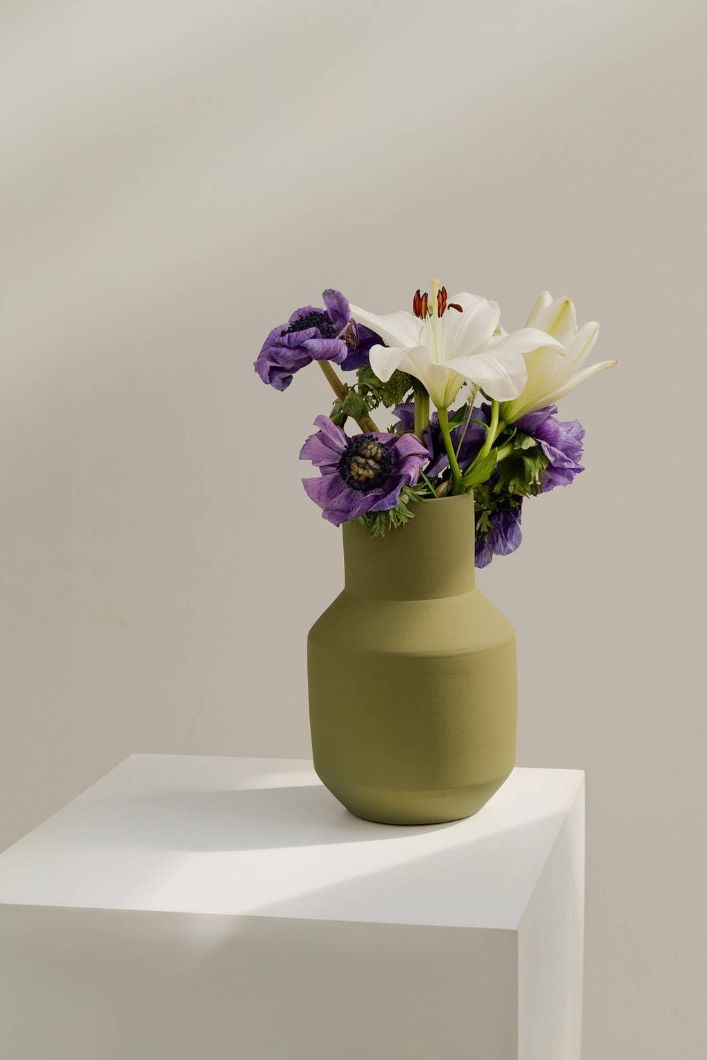 Vaso Sado fatto a mano in ceramica verde oliva